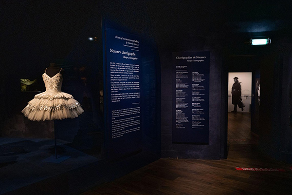 Two showcases are dedicated to the ballet costumes of Rudolf Nureyev and his partners