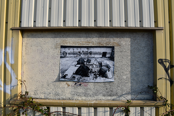 Picture of the former campsite of migrants on the wall of the Tunnel