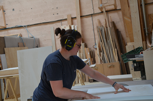 I learned to carry like a guy!, announces carpenter Clémence Lieven, a former apprentice at the Lille Métropole CFA
