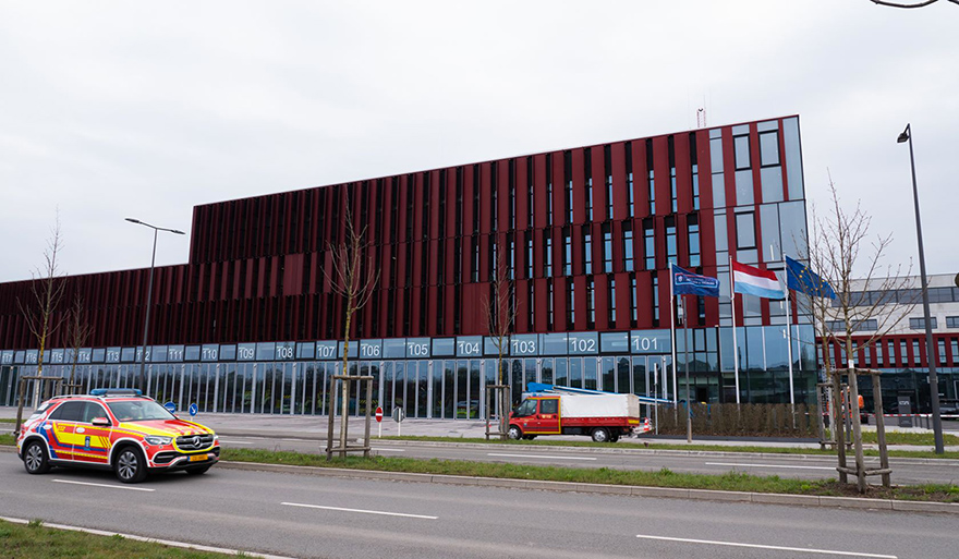 Les locaux des services de secours luxembourgeois, où flotte un drapeau européen